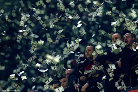 Poissons pourris, flèches, Panda, chèvres… Le top 10 des contestations de supporters les plus originales