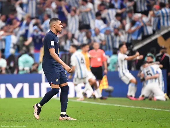 Equipe de France : Pelé vole au secours de Mbappé