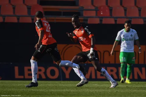 Ligue 1 : Lorient renverse l’ASSE, Nîmes et Nantes dos à dos