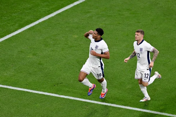 Jude Bellingham Kieran Trippier Angleterre