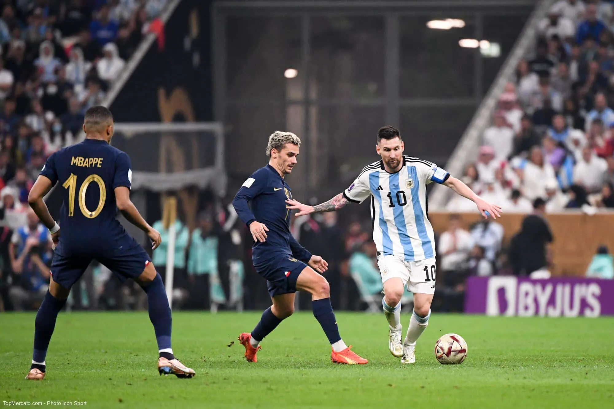 Pour la Coupe du monde 2022, quel attaquant a été appelé en tant que 26e joueur cinq jours après tous les autres Bleus, le 14 novembre, à la date limite pour confirmer définitivement la liste auprès de la FIFA ?