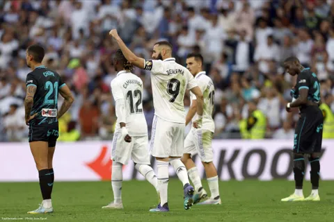 Real Madrid : Benzema s’offre un triplé et un record !