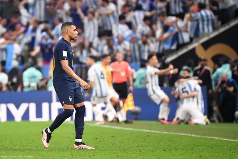 Equipe de France : Pelé vole au secours de Mbappé