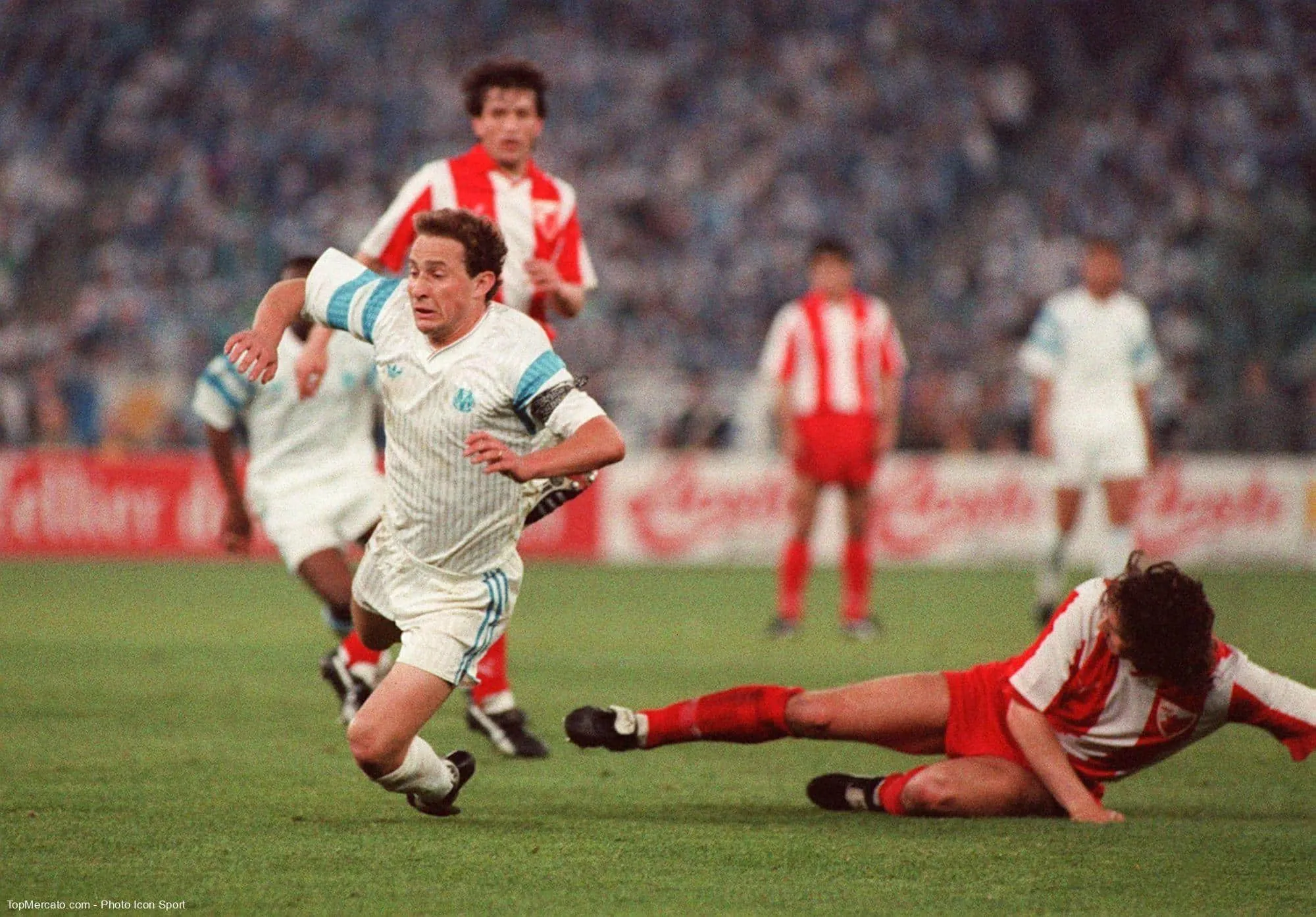 Dans le stade de quelle ville d’Italie l’OM de Bernard Tapie a perdu une finale de Ligue des Champions en 1991 ?