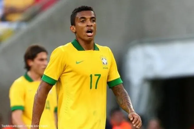 Sortie de vestiaires… avec Luiz Gustavo