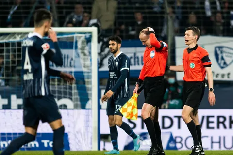 Bundesliga : un match arrêté après un jet de projectile !