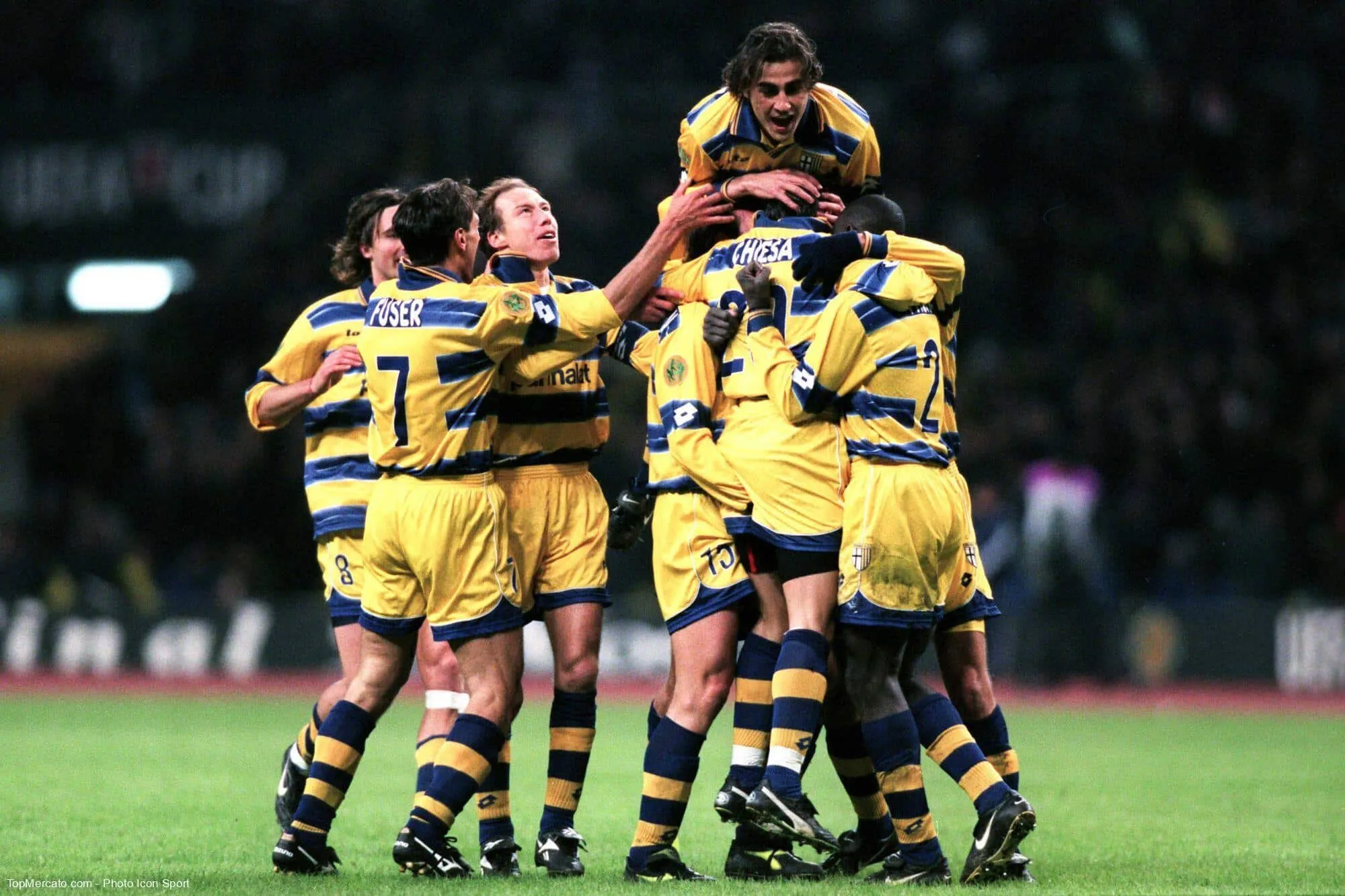 En 1999, quel joueur de Parme s’est filmé lui-même en train de recevoir une perfusion de Néoton en intraveineuse, la veille de la finale de la Coupe UEFA contre l’OM ?