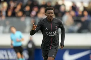 Mercato PSG : un champion qualifié en C1 entre en lice pour le Titi Noah Nsoki