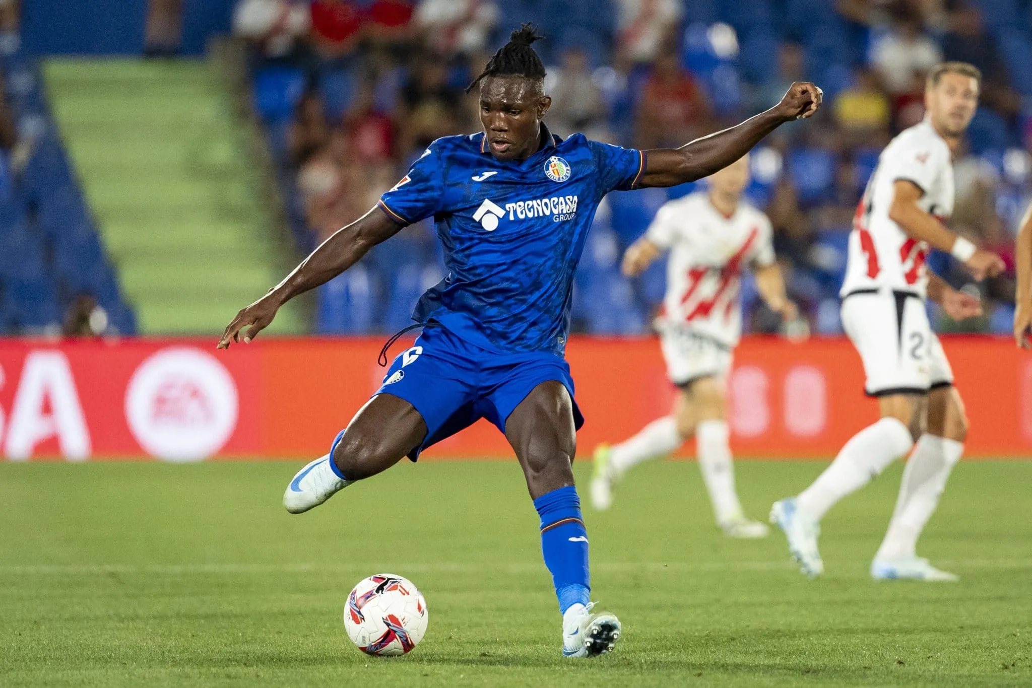Quel marque de restauration rapide a sponsorisé le maillot de Getafe en 2009, avec l’originalité de faire apparaître le visage de la marque à l’intérieur du maillot, pour que les joueurs puissent célébrer un but avec le t-shirt sur la tête et le sponsor alors toujours visible ?