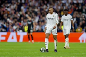 Real Madrid : “entasser des stars pour jouer comme Stoke City”… Le mercato ou Ancelotti, qui est responsable du fiasco ?