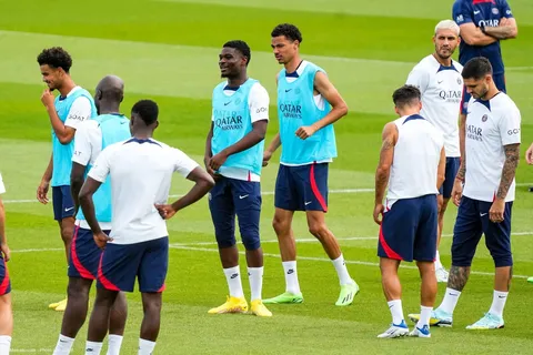 Officiel Le PSG annonce le départ d’un milieu de terrain !