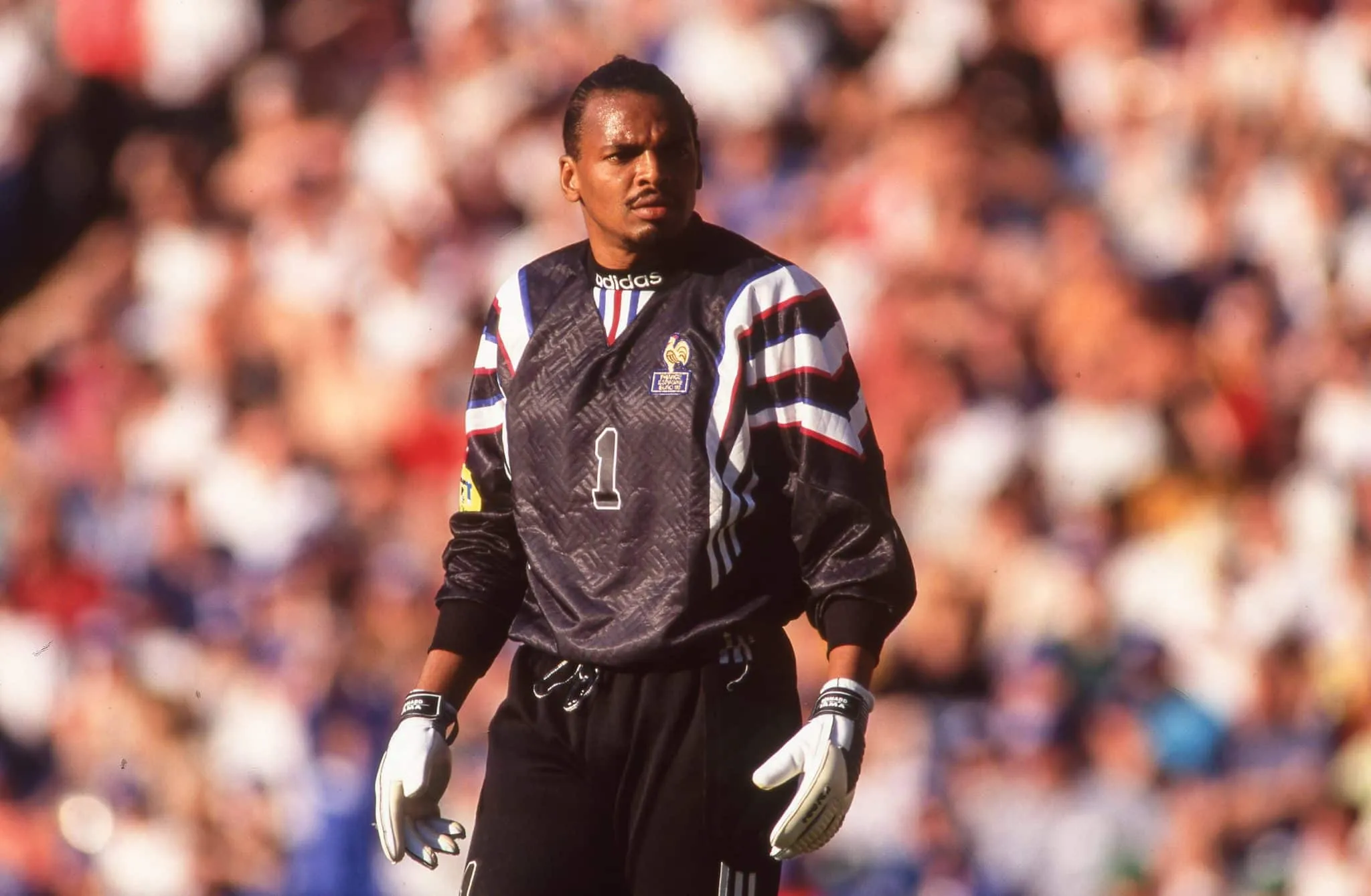 En septembre 1998, contre quel pays la France a-t-elle inauguré son maillot affublé d’une étoile, pour célébrer sa victoire en Coupe du Monde contre le Brésil ?