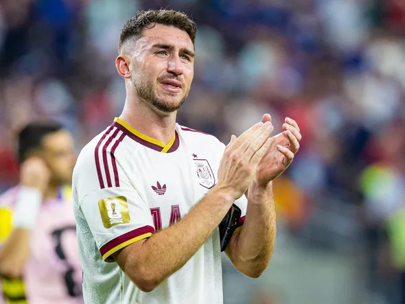 Mercato Barça : une nouvelle option pour Hansi Flick en défense centrale… et ce n’est pas Aymeric Laporte !