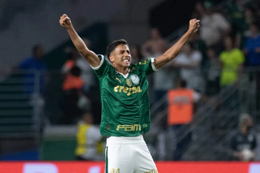Quel est le poste de Vitor Reis, Brésilien de 19 ans transféré à Manchester City en janvier ?