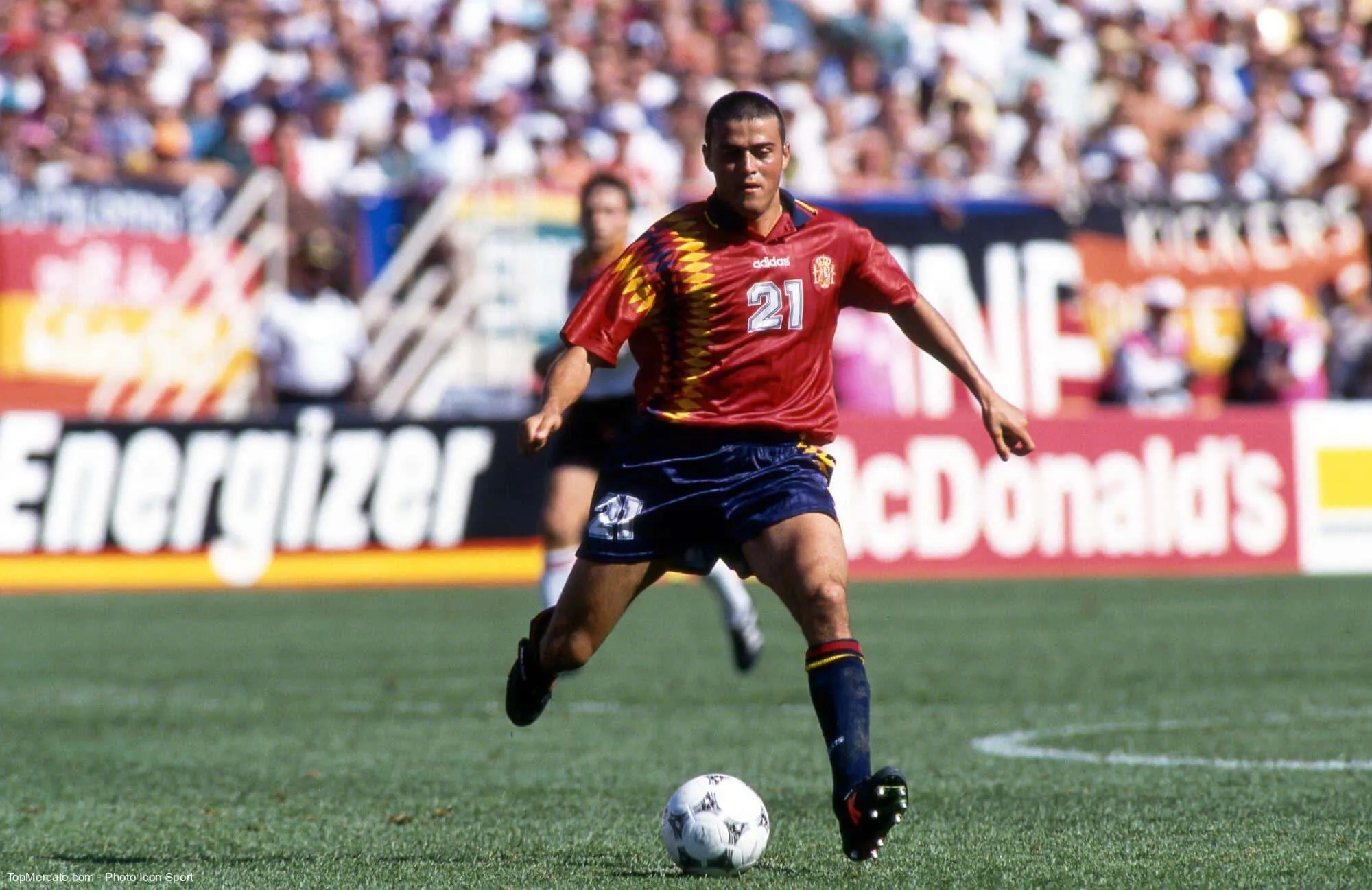 Lors des quarts de finale de la Coupe du monde 1994 entre l’Italie et l’Espagne, quelle partie du corps de Luis Enrique a été cassée par Mauro Tassotti ?