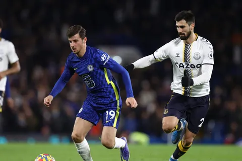 Premier League : Chelsea tenu en échec par Everton, Liverpool renverse Newcastle