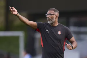 Rennes “pousse très fort” sur une piste pour l’après-Beye