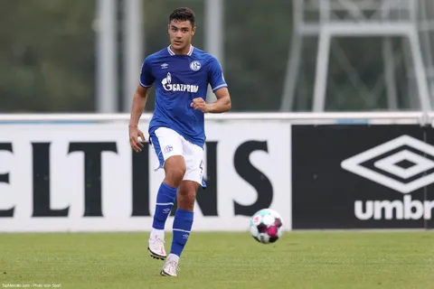 Mercato - Liverpool : le défenseur Ozan Kabak prêté par Schalke 04 (Officiel)