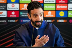 Mercato Manchester United : un Fennec de Ligue des champions soumet sa candidature
