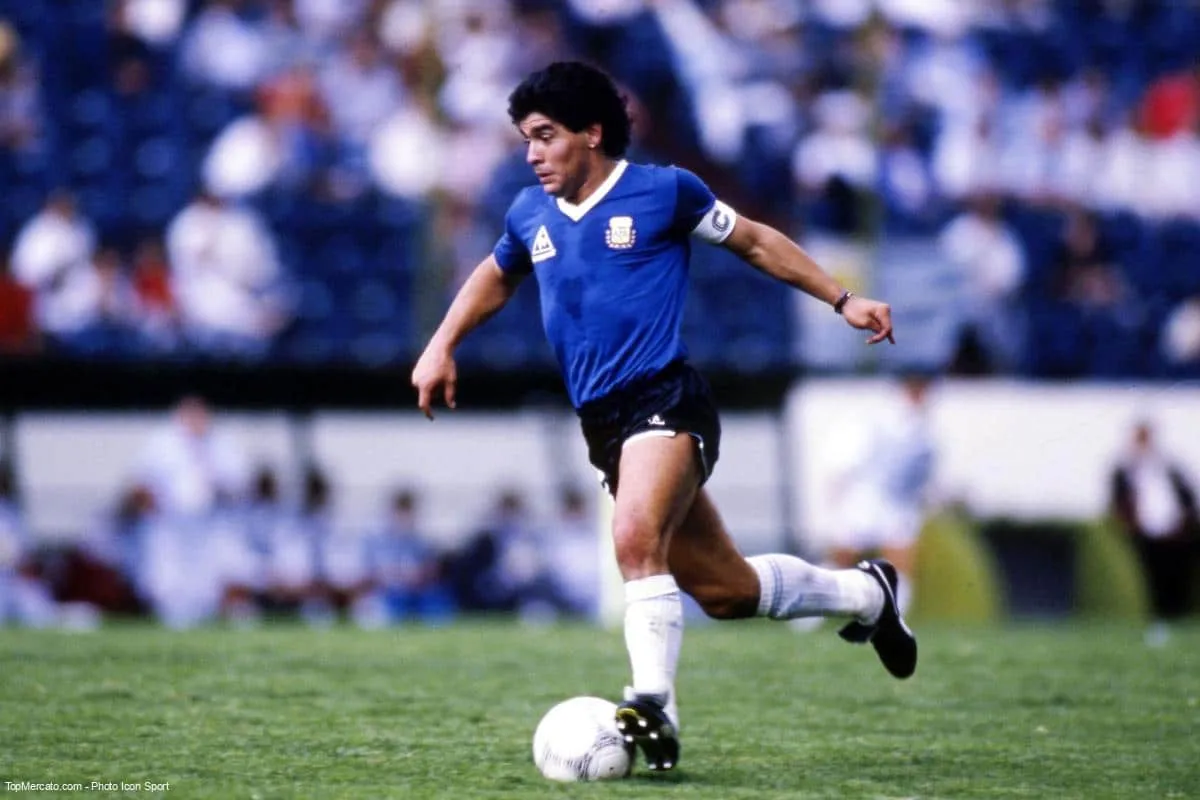 De quelle Coupe du monde Diego Maradona est exclue au bout du deuxième match après un contrôle positif à l’éphédrine ?