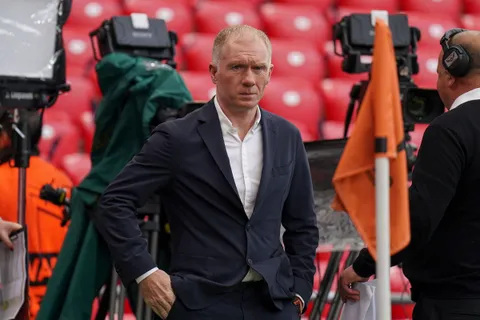 Manchester United : Paul Scholes réclame 9 départs et suggère 3 recrues pour le grand ménage du mercato d’été !