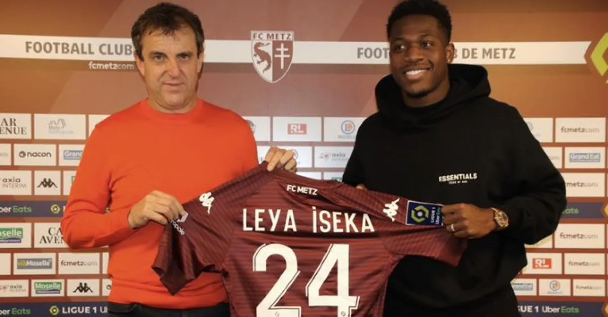 De quel joueur belge Aaron Leysa Iseka, qui a signé en tant que joker au FC Metz en octobre 2020, est-il le frère ?