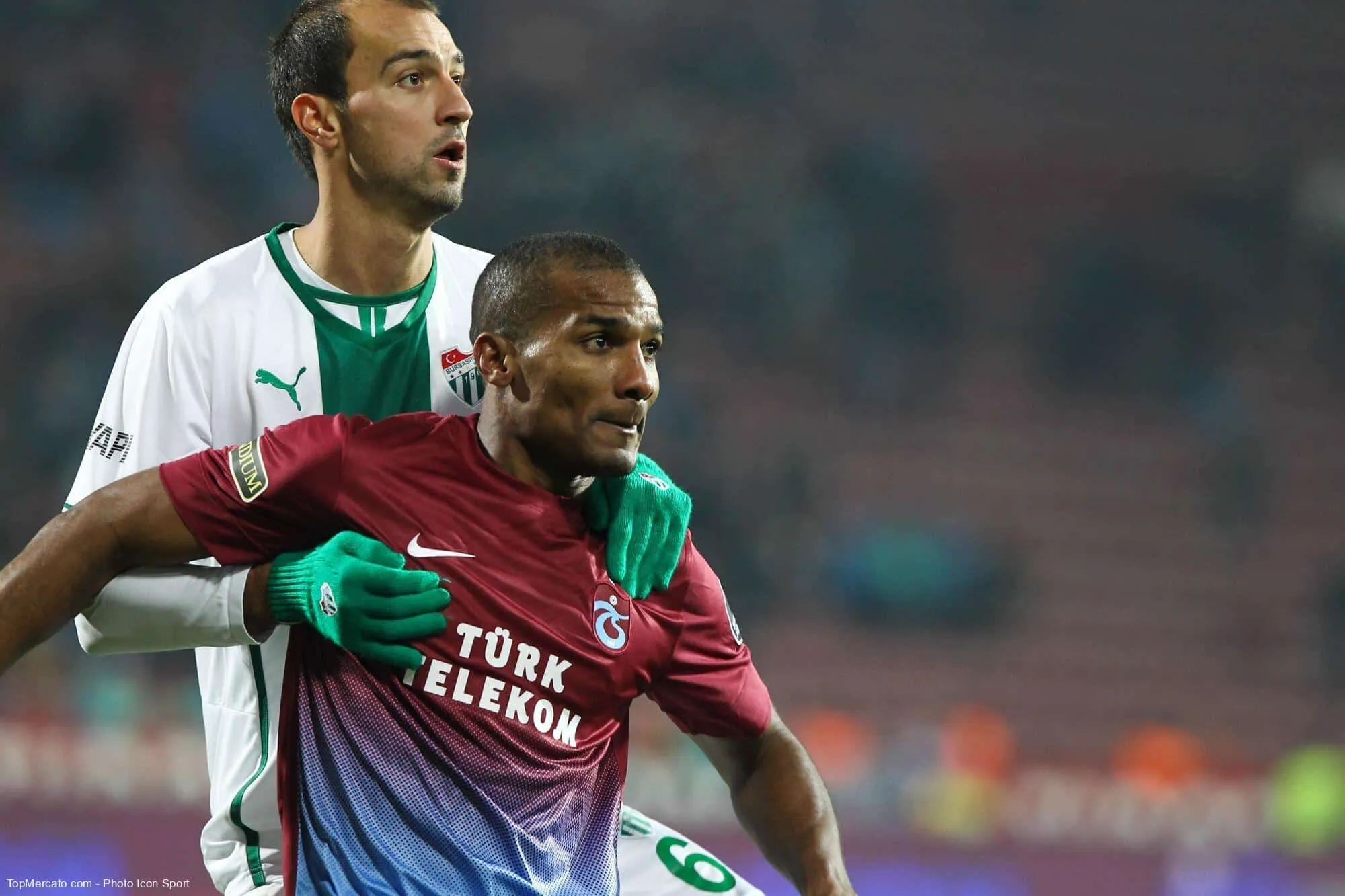 En 2014, quelle réplique particulièrement salée de Florent Malouda envers son entraîneur Vahid Halilhodzic déclenche une bagarre entre les deux hommes, sous contrat à Trazbonspor, en Turquie ?