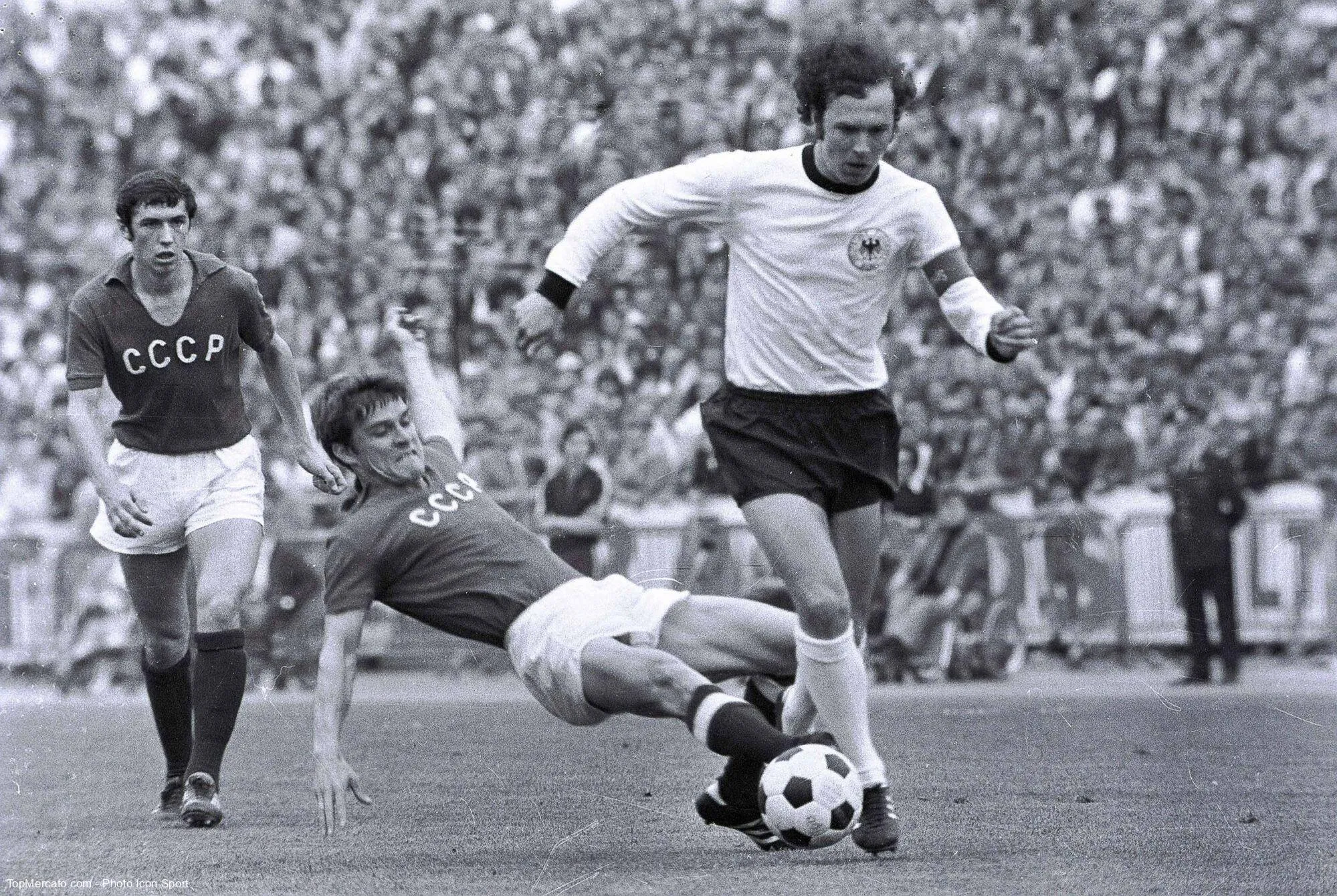 Laquelle de ces propositions sur Franz Beckenbauer est FAUSSE ?
