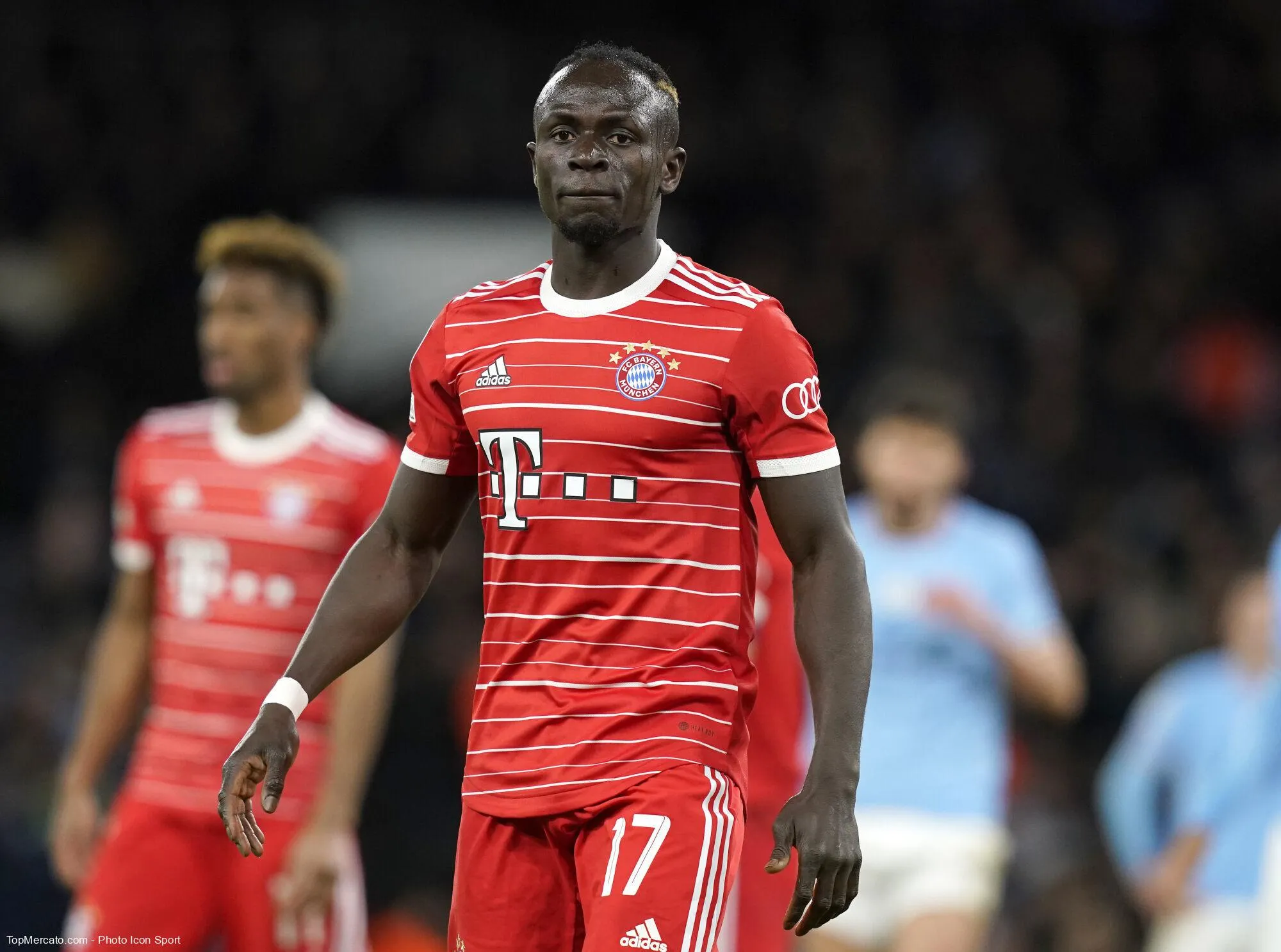 En 2023, quel joueur du Bayern Munich Sadio Mané a-t-il frappé dans les vestiaires, après une défaite en Ligue des Champions, ce qui a valu au Sénégalais une grosse amende ?