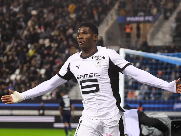 Mercato Rennes : Breel Embolo proposé au club qui défie l’UEFA et son fair-play financier, promesse d’une belle vente ?