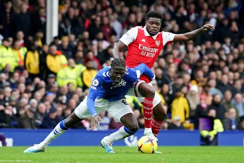 Mercato - Un ancien milieu de L1 visé par Manchester United