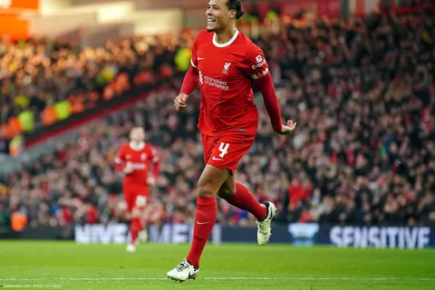 Mercato - Liverpool : Van Dijk répond aux rumeurs de départ