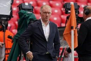 Manchester United : Paul Scholes réclame 9 départs et suggère 3 recrues pour le grand ménage du mercato d’été !
