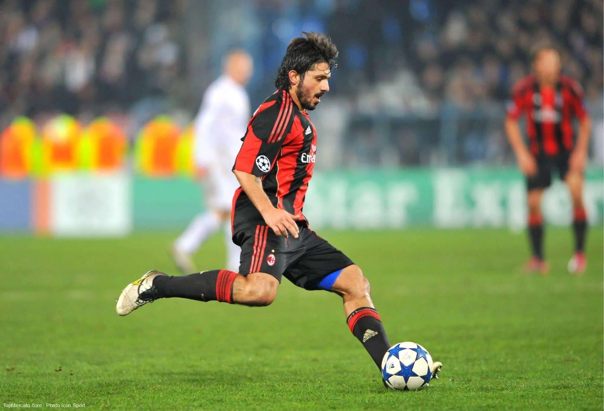 Quel numéro de maillot Gennaro Gattuso a-t-il porté à l’AC Milan entre 1999 et 2012 ?