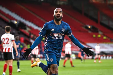 Officiel Mercato - L’annonce originale de l’OL pour Lacazette