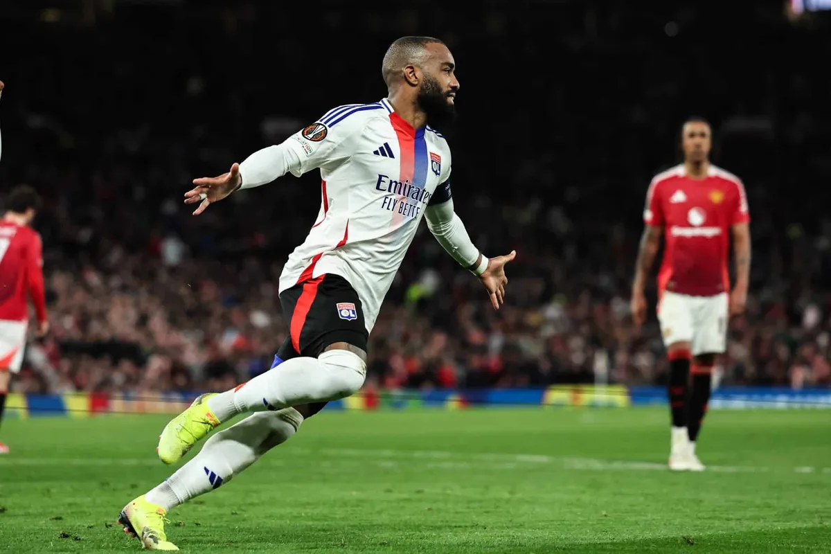 Alexandre Lacazette OL Lyon Manchester United