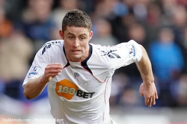 Bolton : Cahill entre United  et Chelsea