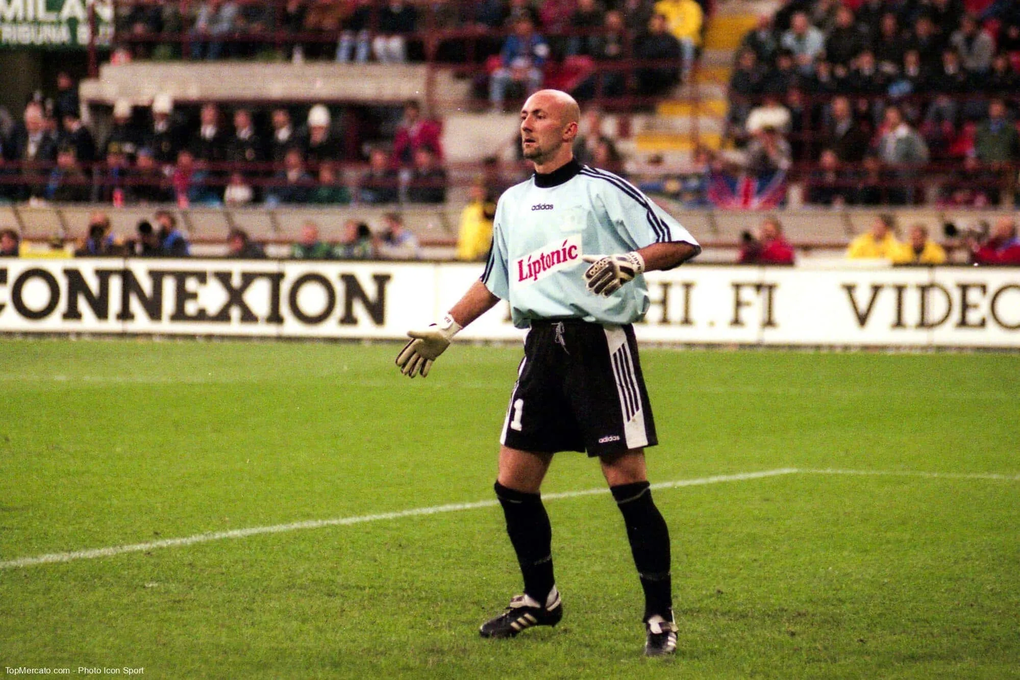 A quelle substance Fabien Barthez et Bernard Lama sont-ils contrôlés positifs, respectivement en 1995 et en 1997 ?