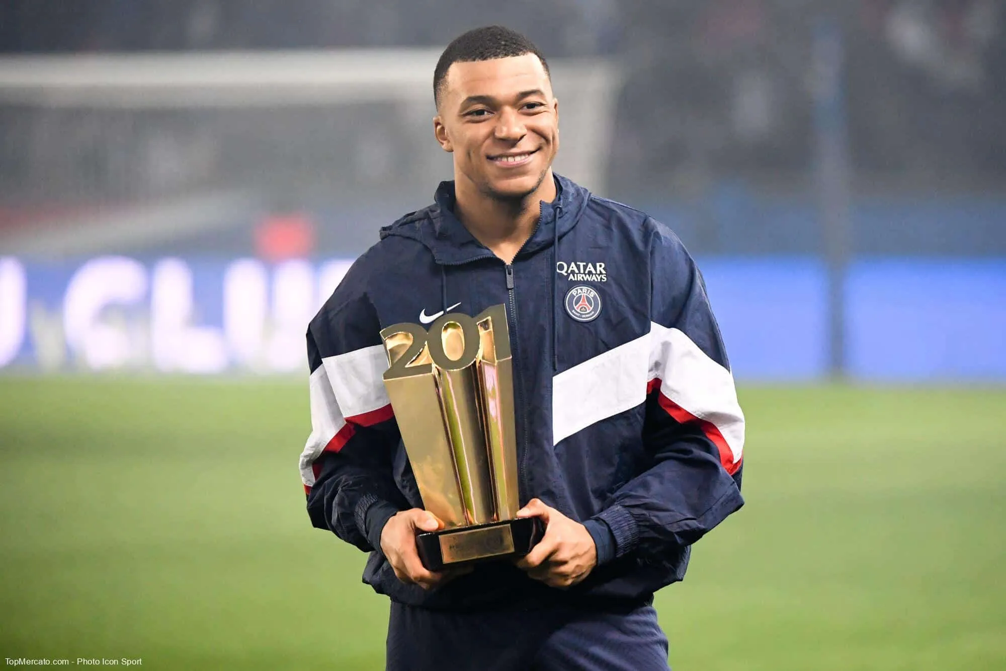 Combien de buts toutes compétitions confondues Kylian Mbappé a-t-il inscrit avec le PSG cette saison ?