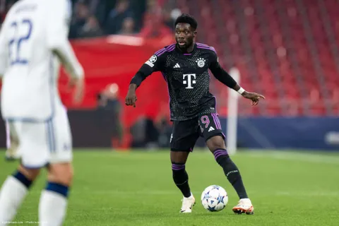 Mercato - Bayern Munich : l’agent de Davies se prononce sur un départ