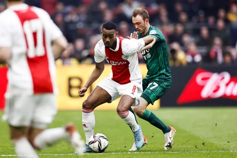 Mercato - Ajax Amsterdam : Gravenberch et Mazraoui en route pour le Bayern Munich ?