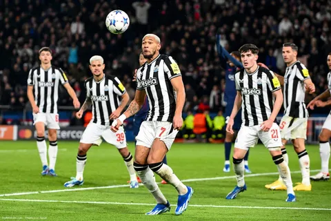 PSG – Newcastle : “Ça me rend malade”, un cadre des Magpies taille l’arbitrage !