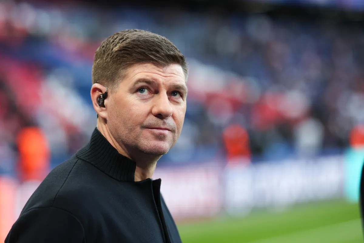 “Il a un avenir à Liverpool” : la légende Gerrard adoube le jeune talent qui a égalé son record en Ligue des champions