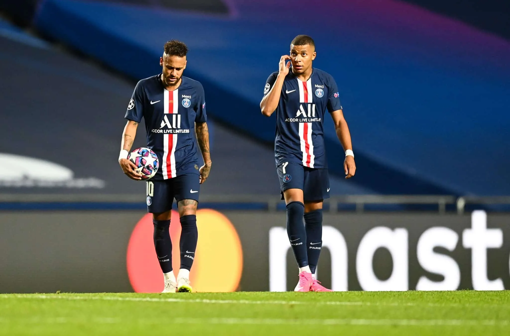 Avant de s’incliner en finale de la Ligue des Champions 2020 contre le Bayern Munich (0-1), quel club allemand le PSG a-t-il éliminé en demi-finale ?