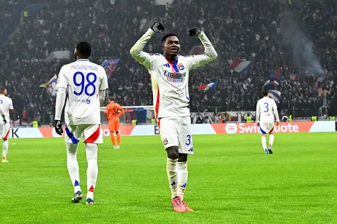 Mercato - OL : 6 clubs courtisent Ernest Nuamah pour cet hiver