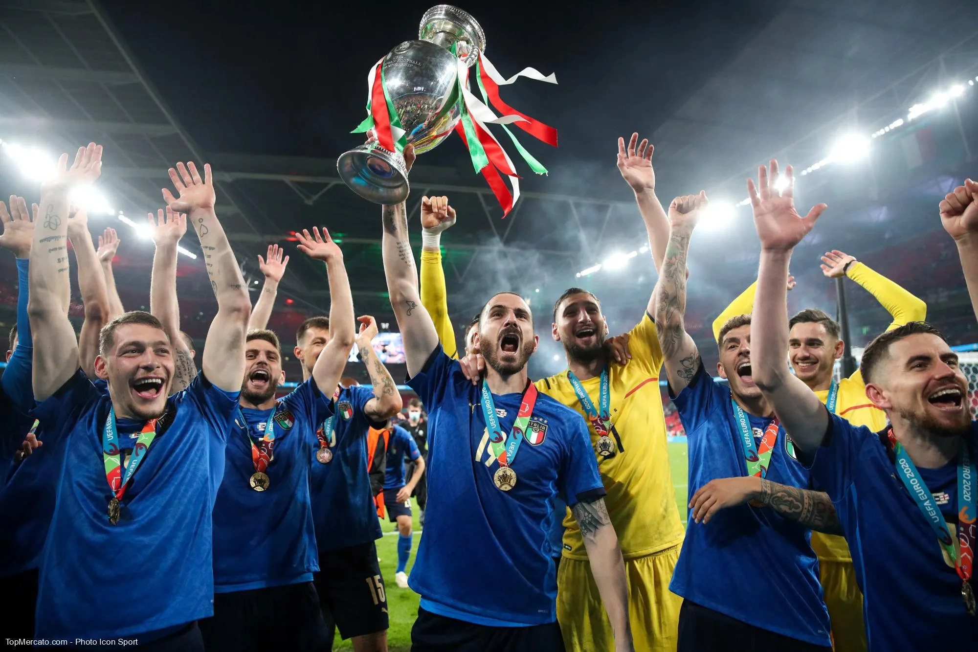 Quel international italien ayant disputé l’Euro 1996 a vu son fils faire mieux que lui en remportant la compétition en 2021, avec l’Italie ?