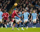 Rasmus Højlund provoque Kyle Walker après le derby