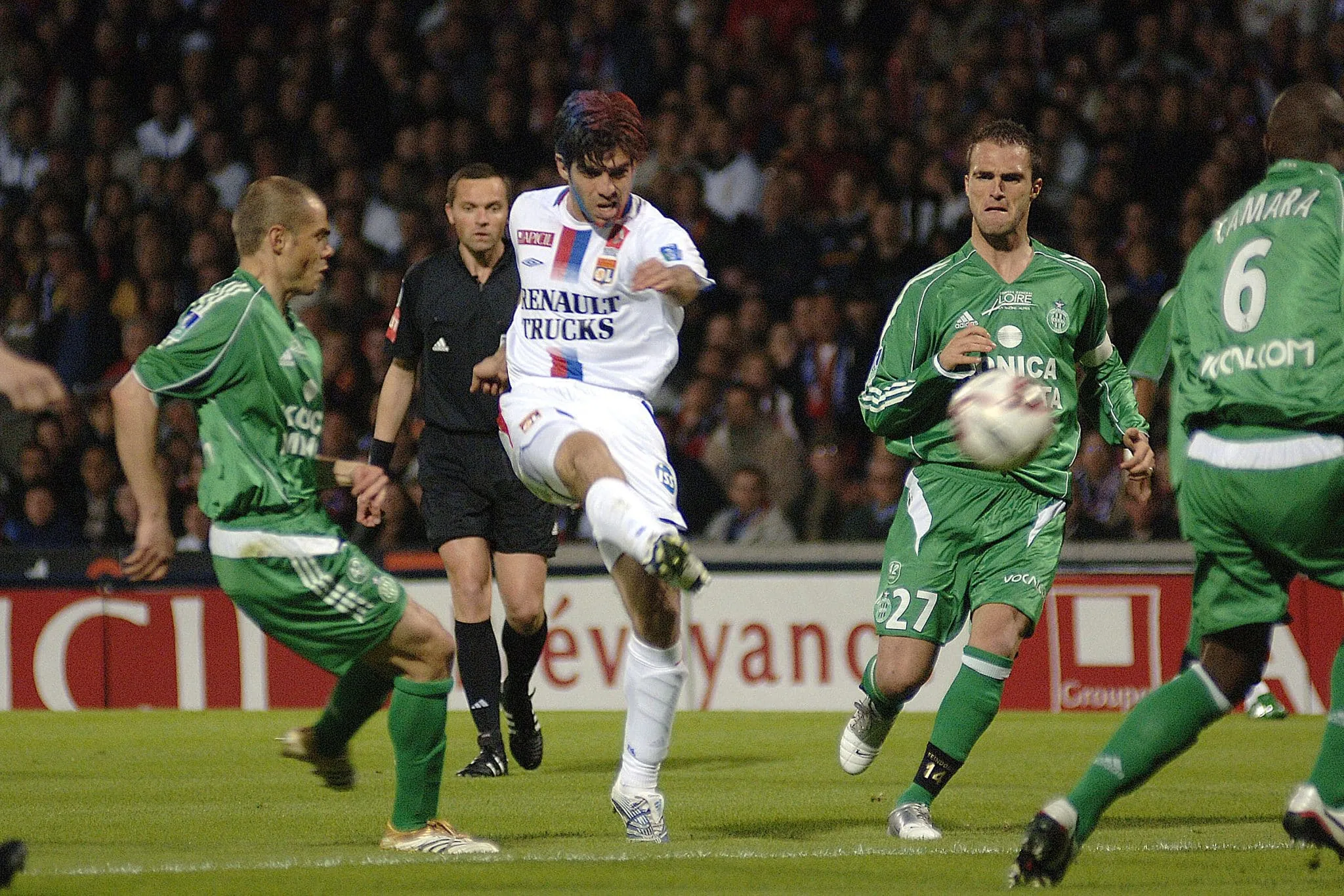 Qui sont les deux meilleurs buteurs – un Lyonnais, un Stéphanois – du derby OL-ASSE, avec 14 réalisations ?