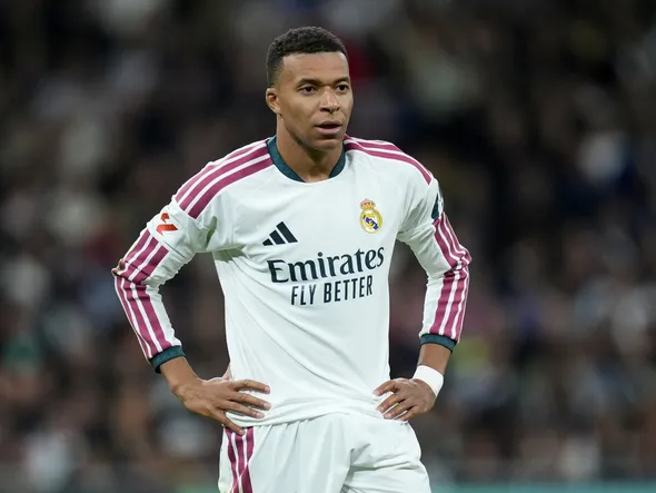 Real Madrid : “plus d’un coq dans un même poulailler”, l’arrivée de Kylian Mbappé critiquée par le Barça