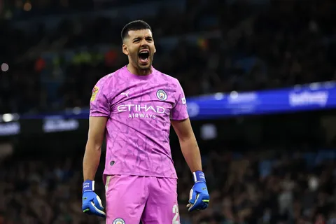 Manchester City : héros inattendu en League Cup, Rulli chatouille un Donnarumma fragilisé